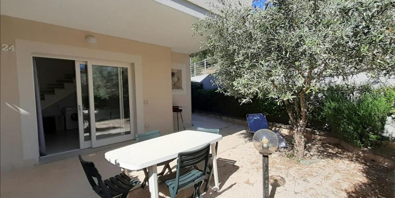 Villetta Federico climatizzata con giardino privato Viddalba Esterno foto